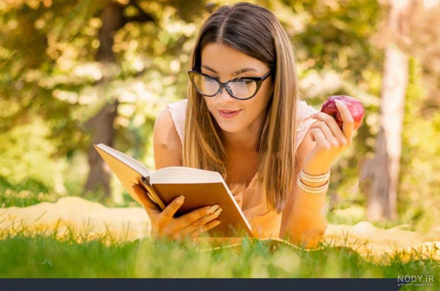 عکس فیک دختر در حال درس خواندن عکس فیک دختر در حال درس خواندن