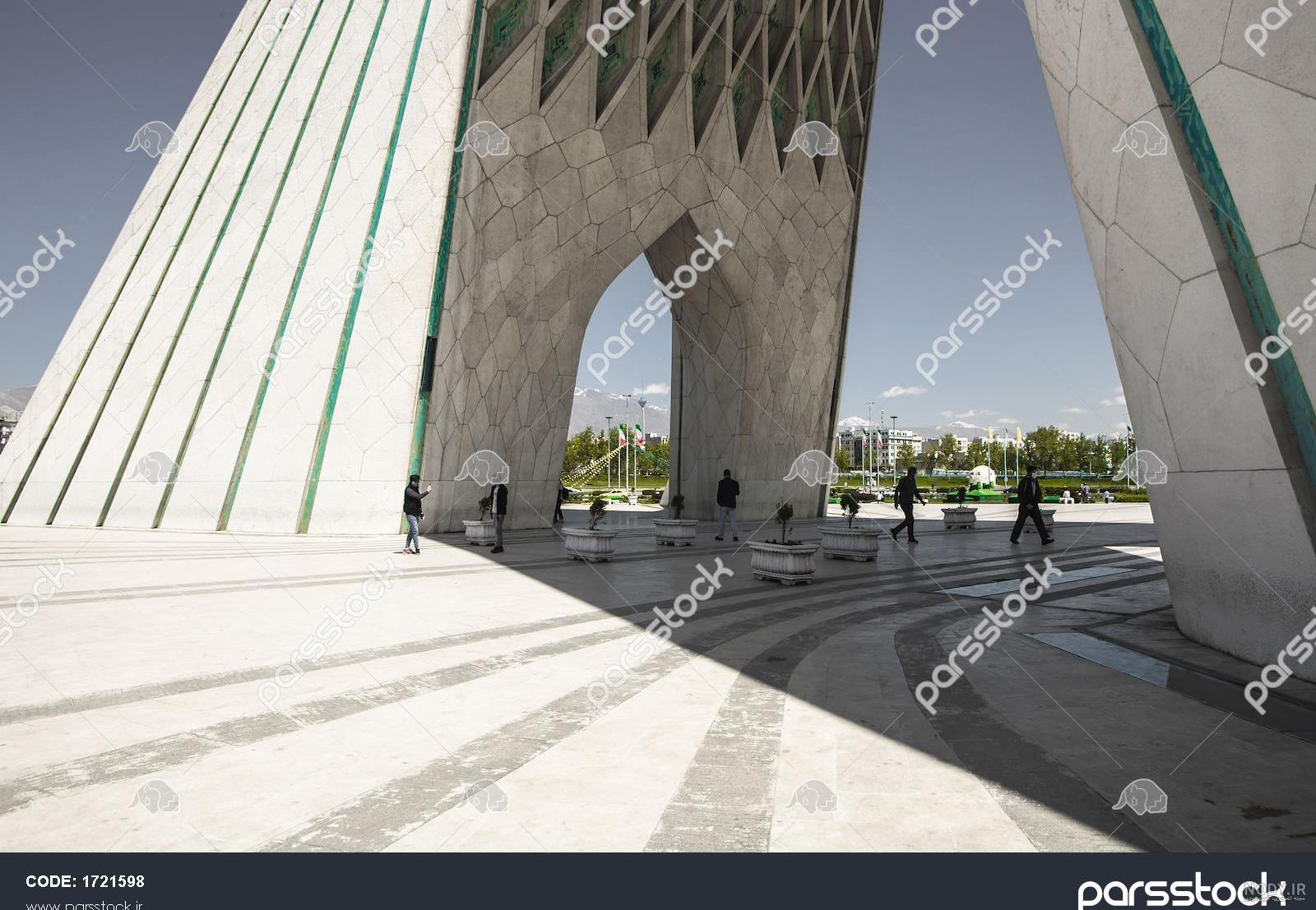 اکران تصاویری بر برج آزادی تهران برای همدردی با ملت چین + تصاویر | پایگاه خبری جماران اکران تصاویری بر برج آزادی تهران برای همدردی با ملت چین + تصاویر | پایگاه خبری جماران