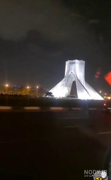 برج آزادی از نمای پایین 1721598 برج آزادی از نمای پایین 1721598