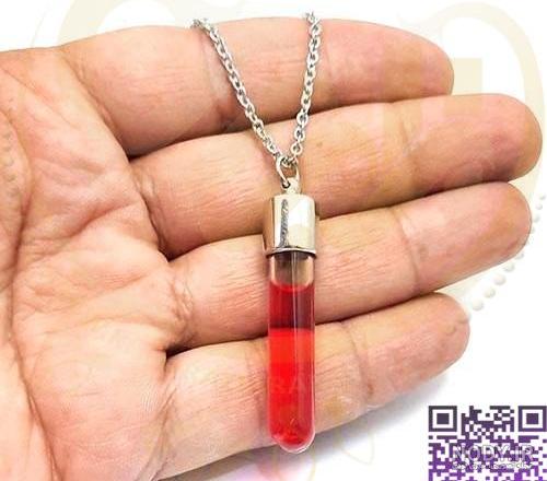عکس گردنبند شیشه خون