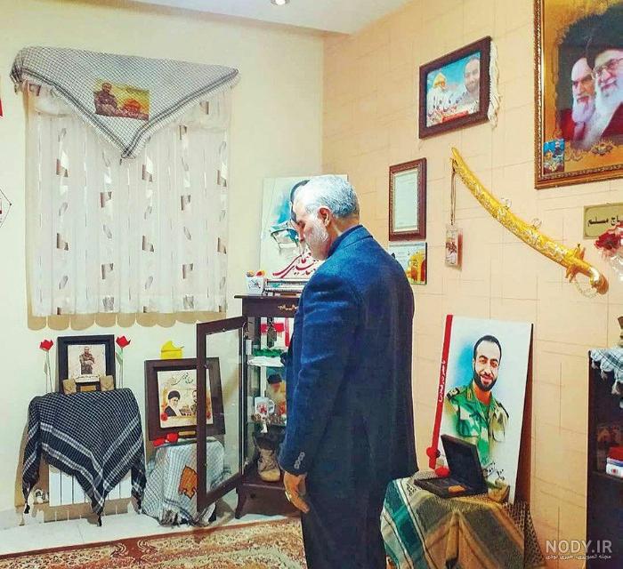 سرلشکر سلیمانی" در هواپیما در حال خواندن نماز+ عکس سرلشکر سلیمانی" در هواپیما در حال خواندن نماز+ عکس