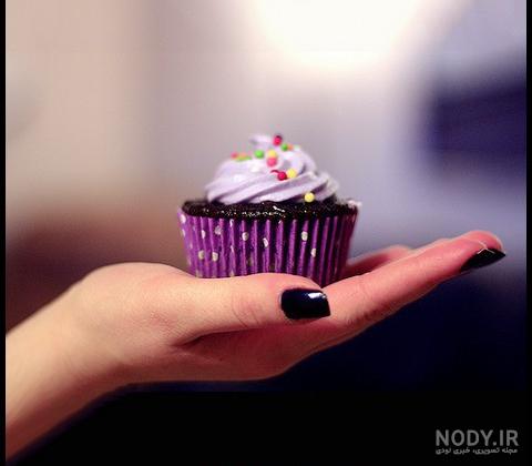 ژست عکس با کیک تولد بدون چهره