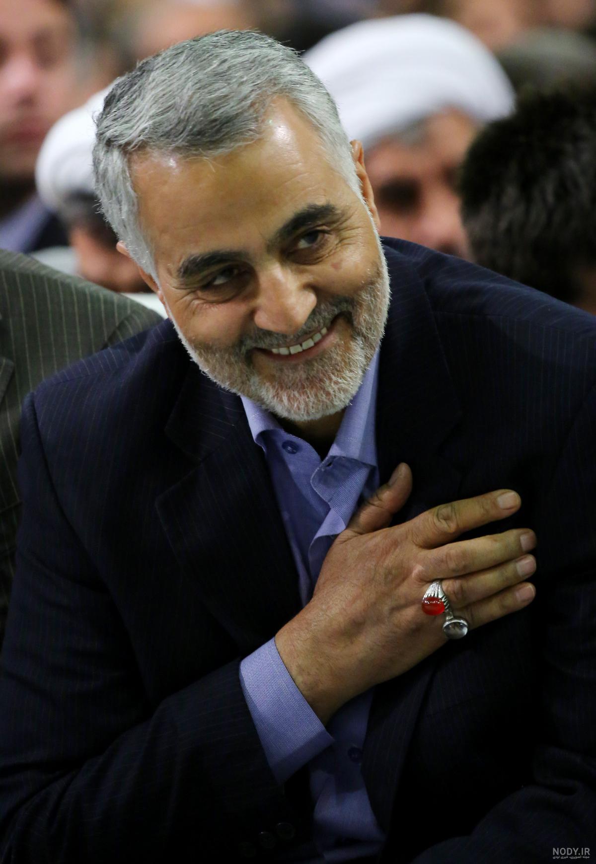 عکس حاج قاسم سلیمانی با رهبر