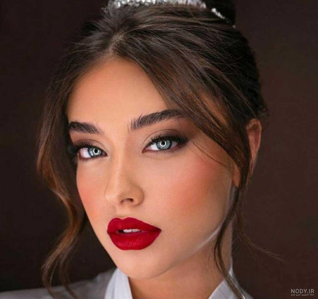 مدل آرایش با رژ قرمز؛ میکاپی بسیار دلنشین باکلاسیک ترین رنگ رژلب مدل آرایش با رژ قرمز؛ میکاپی بسیار دلنشین باکلاسیک ترین رنگ رژلب