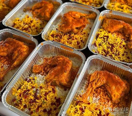 طرز تهیه زرشک پلو با مرغ با هویج و فلفل دلمه