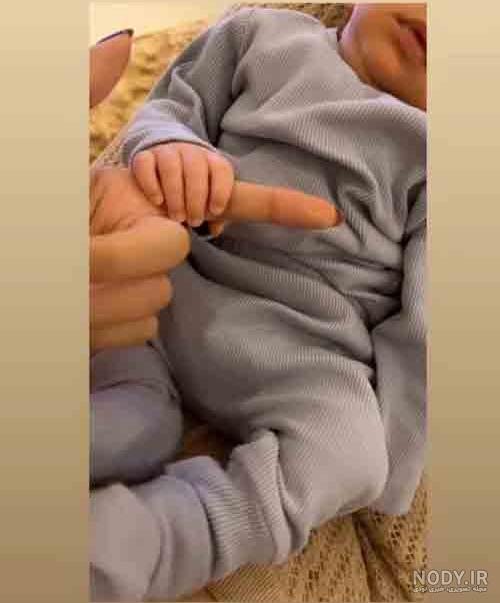 عکس دنیا جهانبخت و فرزندش