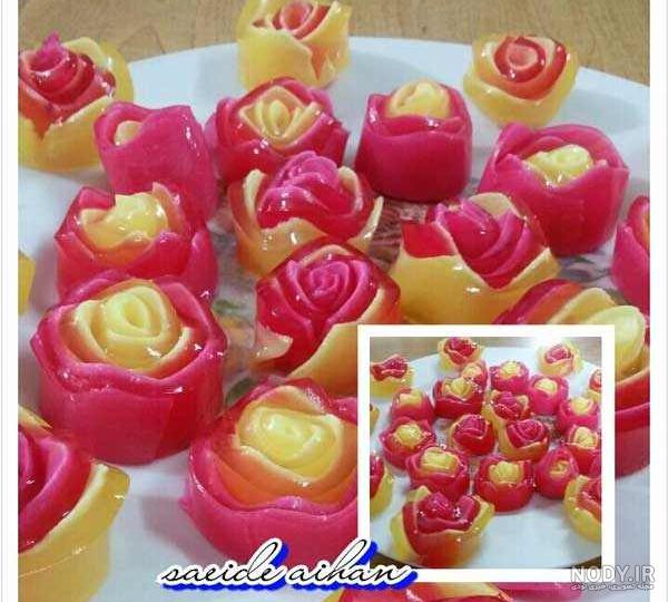 طرز تهیه ژله رولی گل رز دو رنگ | فیلم و نمونه تزیین ژله مجلسی با ژله گل رز