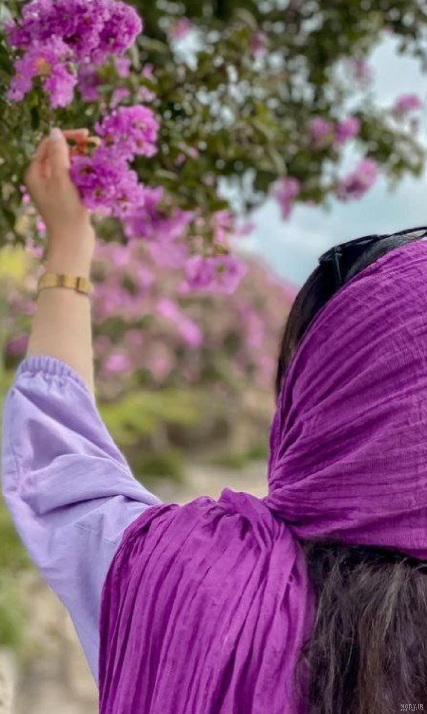 عکس پروفایل دخترونه از پشت سر با شال عکس پروفایل دخترونه از پشت سر با شال