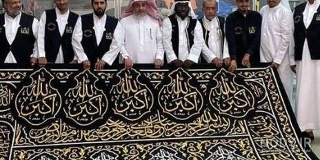 پرده جدید کعبه نصب شد + فیلم پرده جدید کعبه نصب شد + فیلم