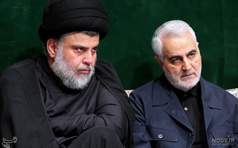 تصویر سردار شهید قاسم سلیمانی و ابومهدی المهندس در نمایشگاه صنایع دستی در  منطقه سحار در صعده یمن