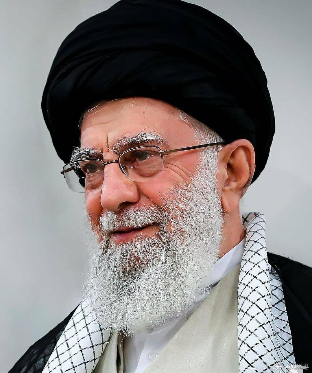 مصطفی خامنه‌ای در مراسم تدفین شهید ابراهیم رئیسی+ عکس