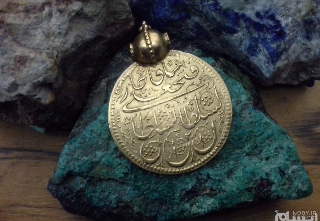 سکه 1 ریال 2537 (طلایی) -کیفیت MS63 -محمدرضا شاه سکه 1 ریال 2537 (طلایی) -کیفیت MS63 -محمدرضا شاه