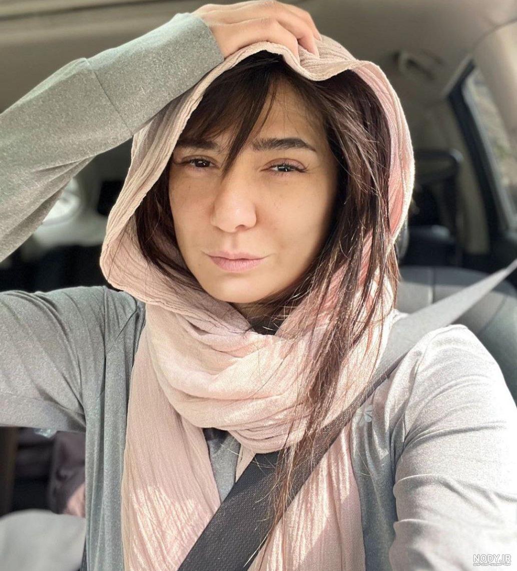 پوشش شاد و ست شده ی مینا وحید در نمایش«دزدان شماره ۴۳» پوشش شاد و ست شده ی مینا وحید در نمایش«دزدان شماره ۴۳»