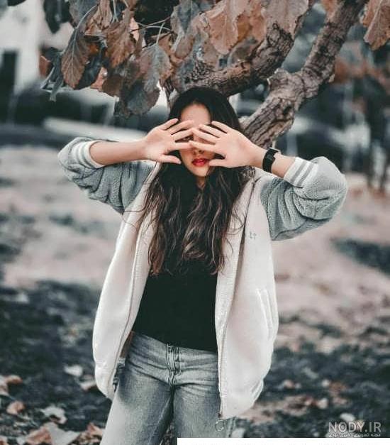 ژست عکس پاییزی دخترانه هنری