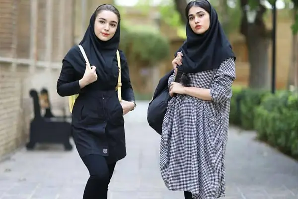 ۶۰ ژست عکس دانشجویی جذاب دخترانه و پسرانه