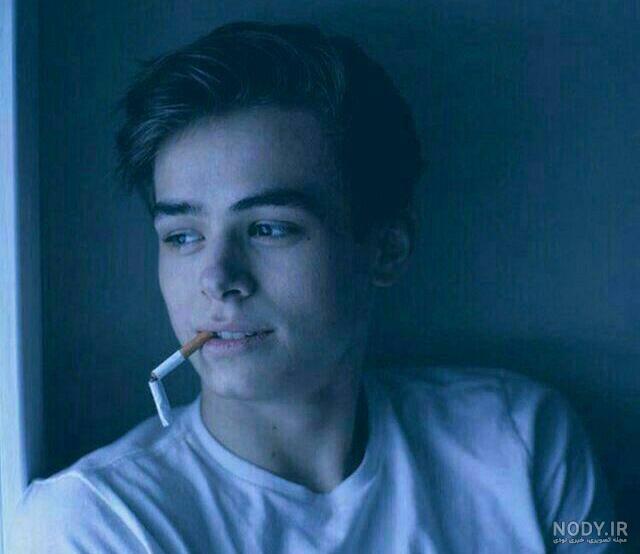 عکس سیگار کشیدن لاکچری