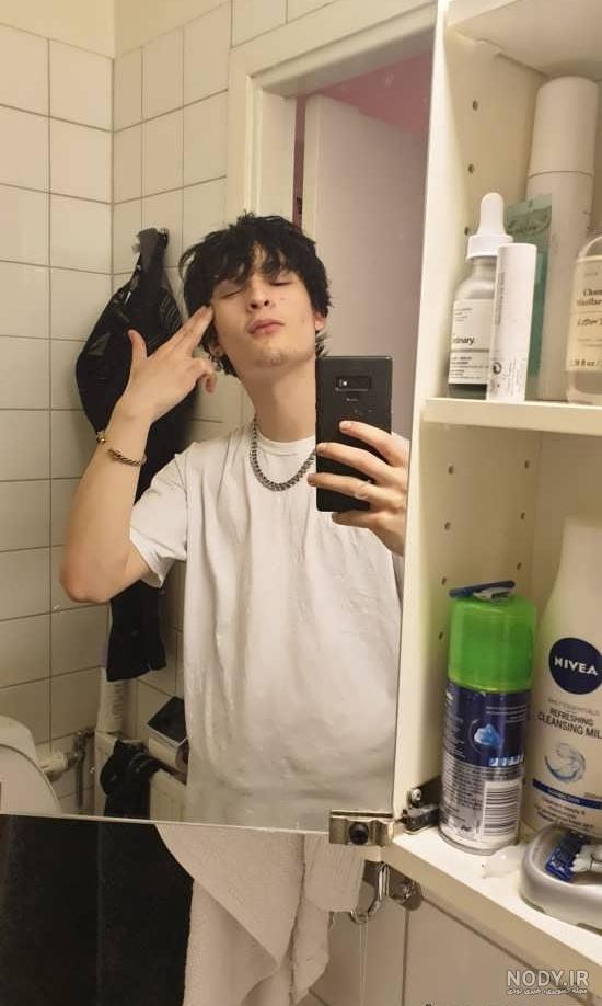  عکس جلو آینه پسرانه