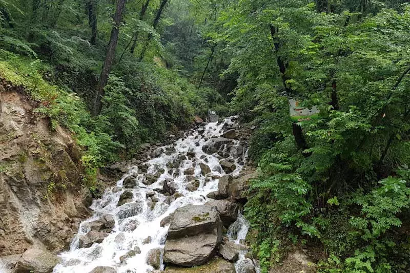آبشار آب پری | طبیعتی محبوب برای سفرهای تابستانی | ره بال آسمان