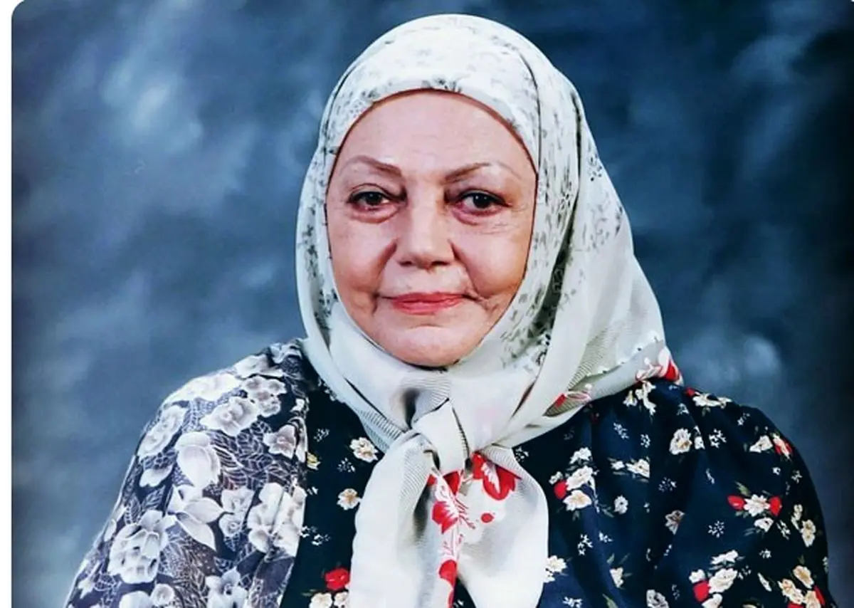 اولین عکس از سنگ مزار حمیده خیر آبادی / گریه مریم امیر جلالی بر سر مزار خانم بازیگر! اولین عکس از سنگ مزار حمیده خیر آبادی / گریه مریم امیر جلالی بر سر مزار خانم بازیگر!