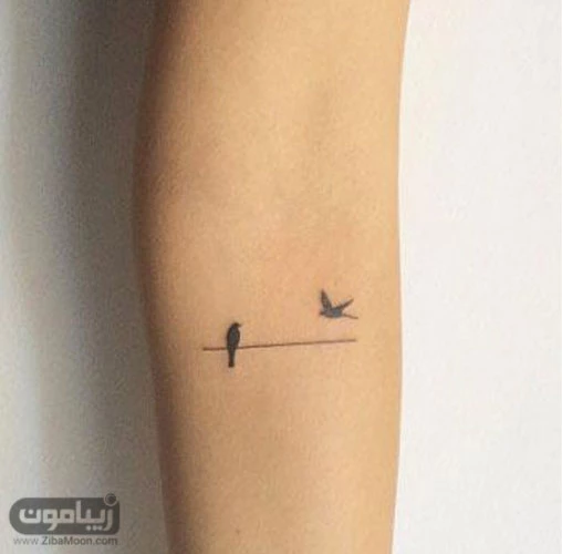 تاتو کوچک روی انگشت دست