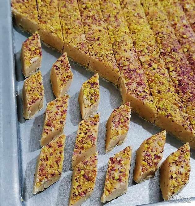 طرز تهیه حلوای آرد برنج زعفرانی خوشمزه و مجلسی