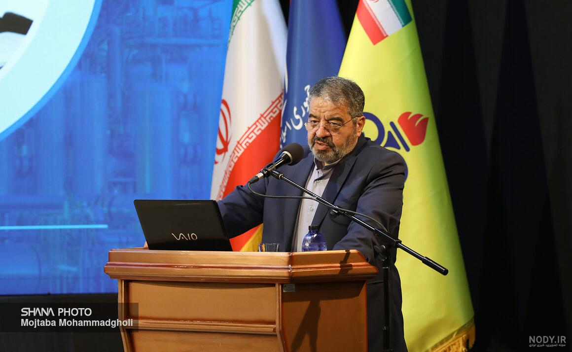 تقدیر سردار جلالی از فوتبالیست تیم پرسپولیس +عکس - خبرآنلاین تقدیر سردار جلالی از فوتبالیست تیم پرسپولیس +عکس - خبرآنلاین