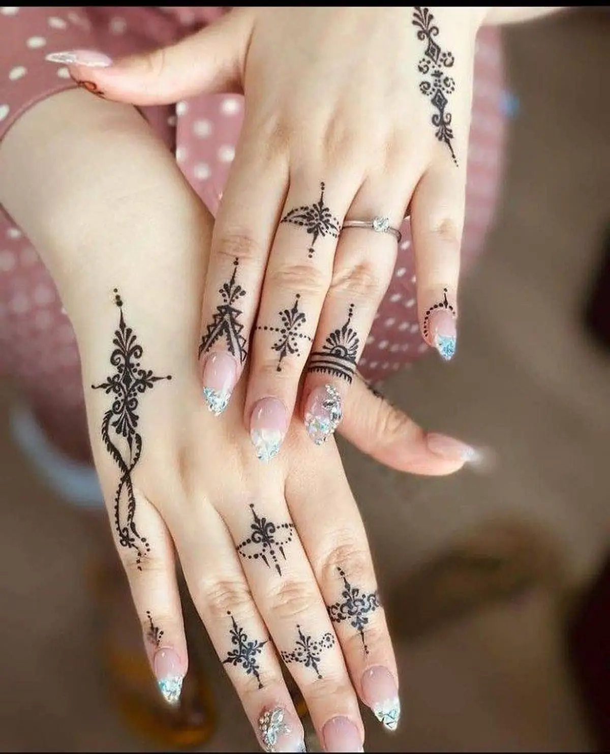 مدل حنا روی دست | 30+ طرح حنای شیک و فانتزی مدل حنا روی دست | 30+ طرح حنای شیک و فانتزی