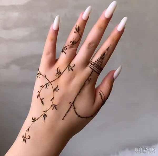 میخوای توی عروسی حسابی آتیش بپا کنی؟ این ۳۰ طرح حنا روی دست برای عروسی رو ببین - ماگرتا میخوای توی عروسی حسابی آتیش بپا کنی؟ این ۳۰ طرح حنا روی دست برای عروسی رو ببین - ماگرتا