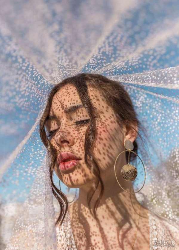۵۰ ژست عکس هنری و لاکچری برای خانم ها در حالت های مختلف