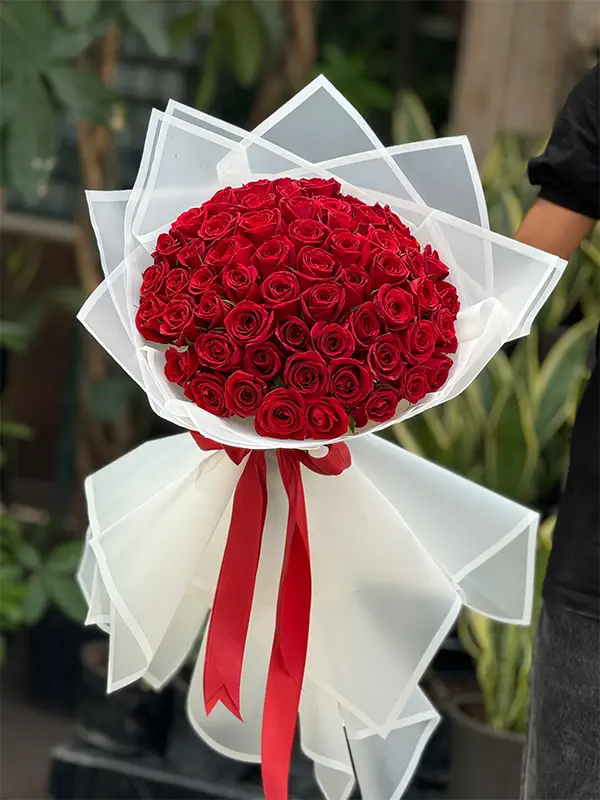 دسته گل رز قرمز 10 شاخه - گل تهران دسته گل رز قرمز 10 شاخه - گل تهران