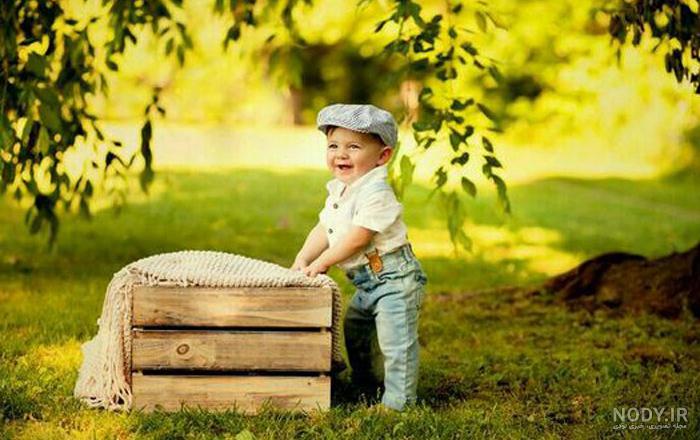 ژست عکس کودک در منزل