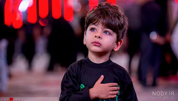 ژست عکس کودک در منزل