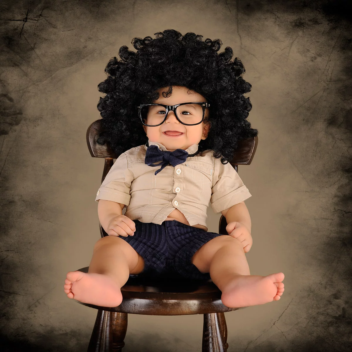 ژست عکس کودک در منزل