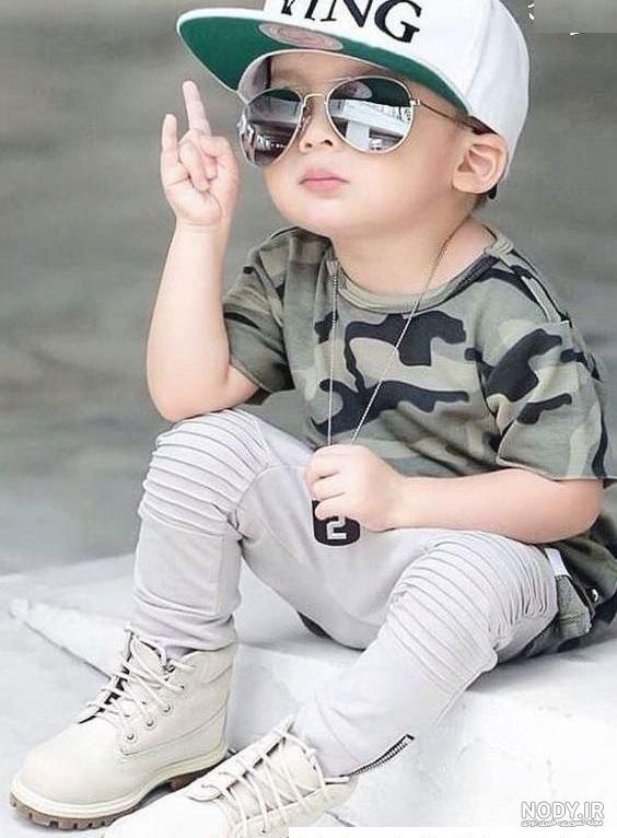 ژست عکس کودک در منزل