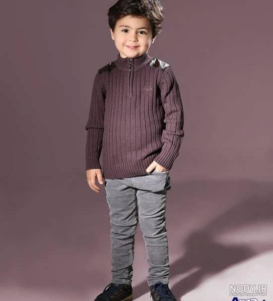 ژست عکس کودک در منزل