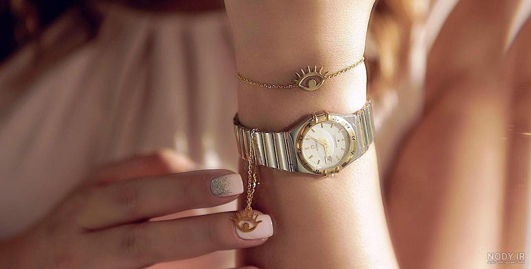 عکس از آویز ساعت