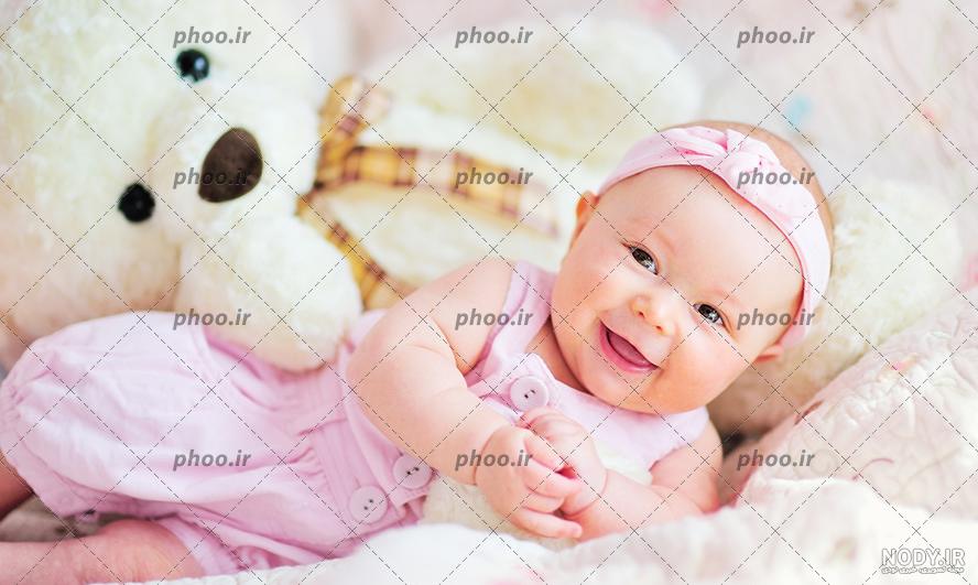 عکس استوک لباس نوزاد با بک گراند صورتی | فروشگاه دانلود فایل پی کو