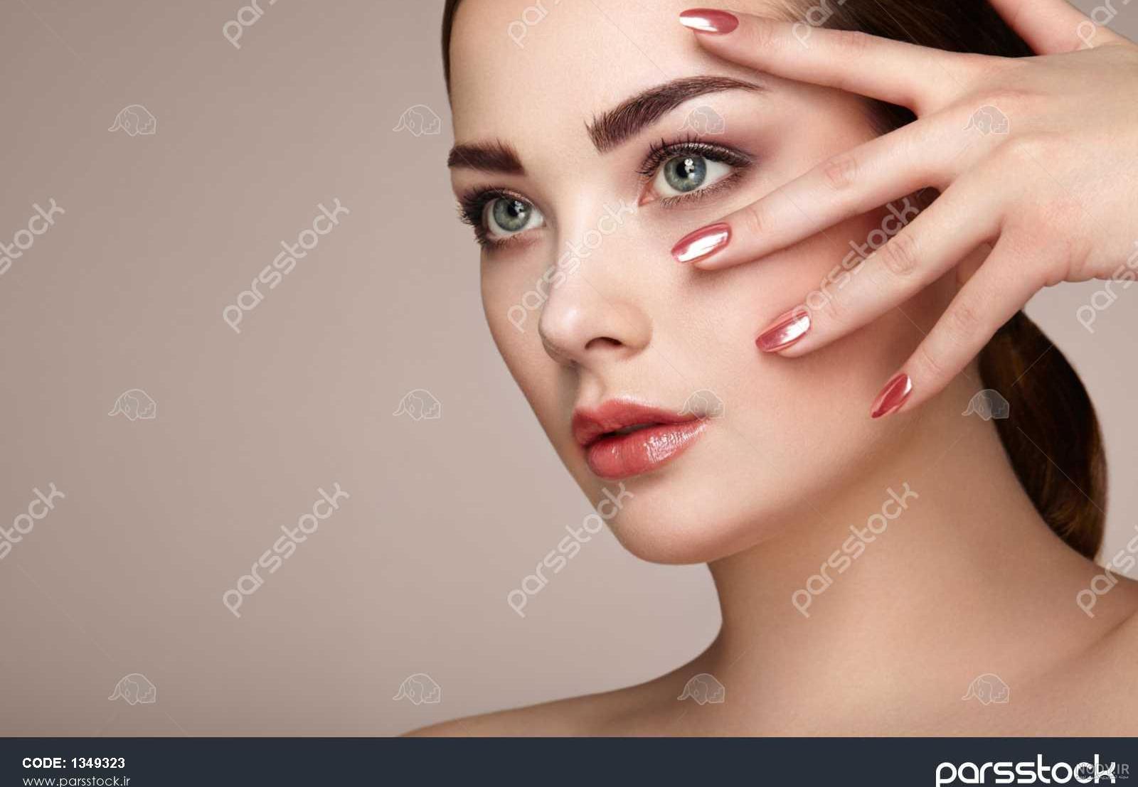 عکس دختر با پوست سبزه عکس دختر با پوست سبزه