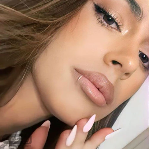 عکس پیرسینگ بالای لب