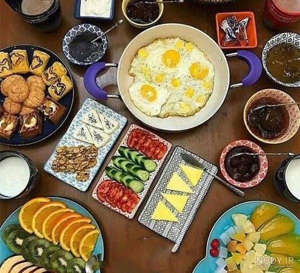 ۳۶ مدل ایده‌های تزیین صبحانه با رنگ‌های آرام و دل‌نشین برای شروع روز جدید -  ماگرتا