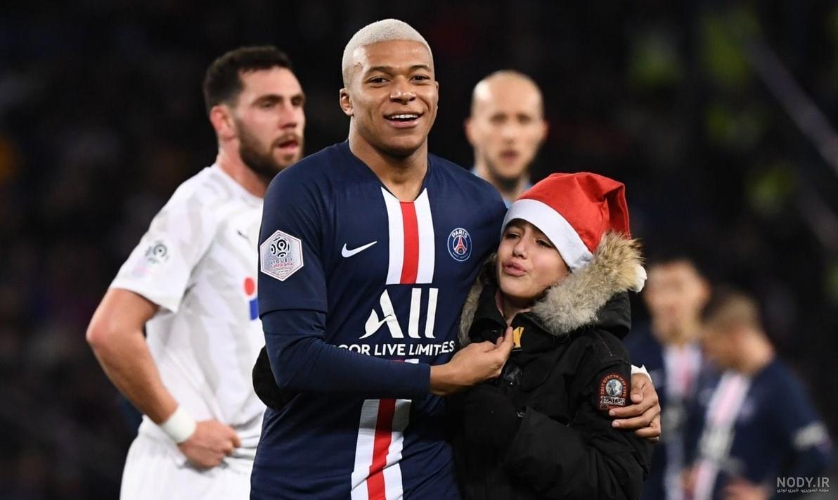 امباپه و همسرش در ساحل