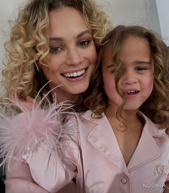 امباپه و همسرش در ساحل