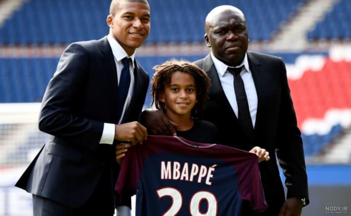 امباپه و همسرش در ساحل