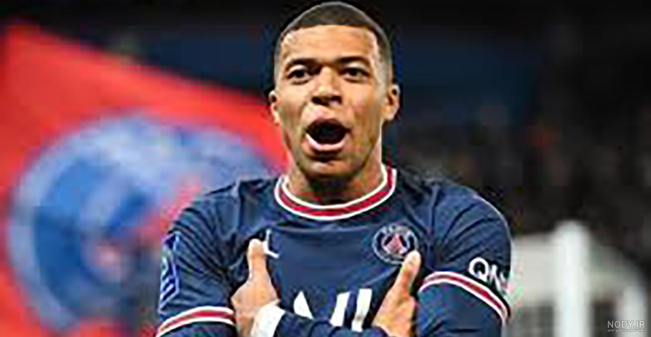 امباپه و همسرش در ساحل