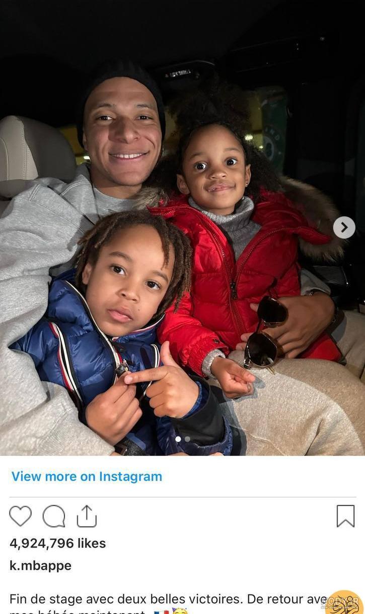 امباپه و همسرش در ساحل