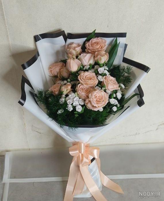 دسته گل رز قرمز