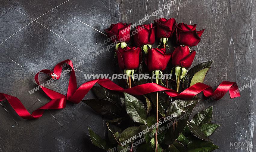 دسته گل رز قرمز با 70 شاخه با تزیین برگ پالم