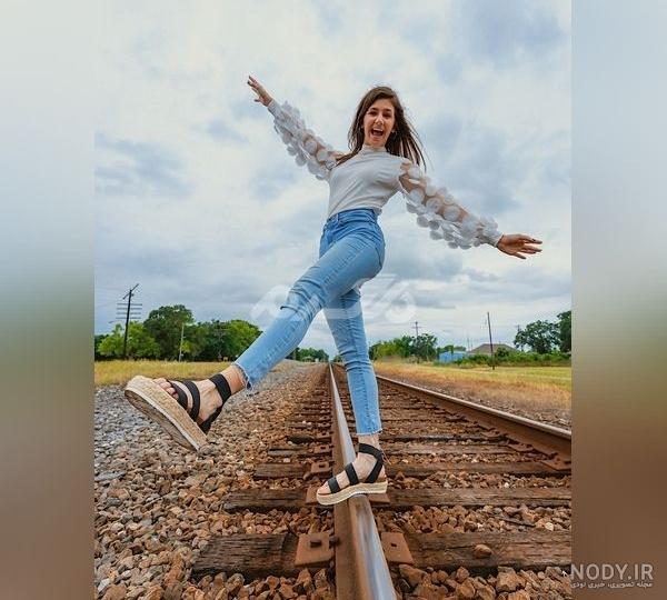 عکس دختر زیبا در خانه عکس دختر زیبا در خانه