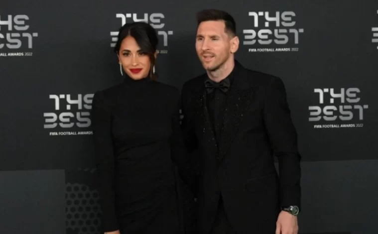 عکس مسی و همسرش در ساحل