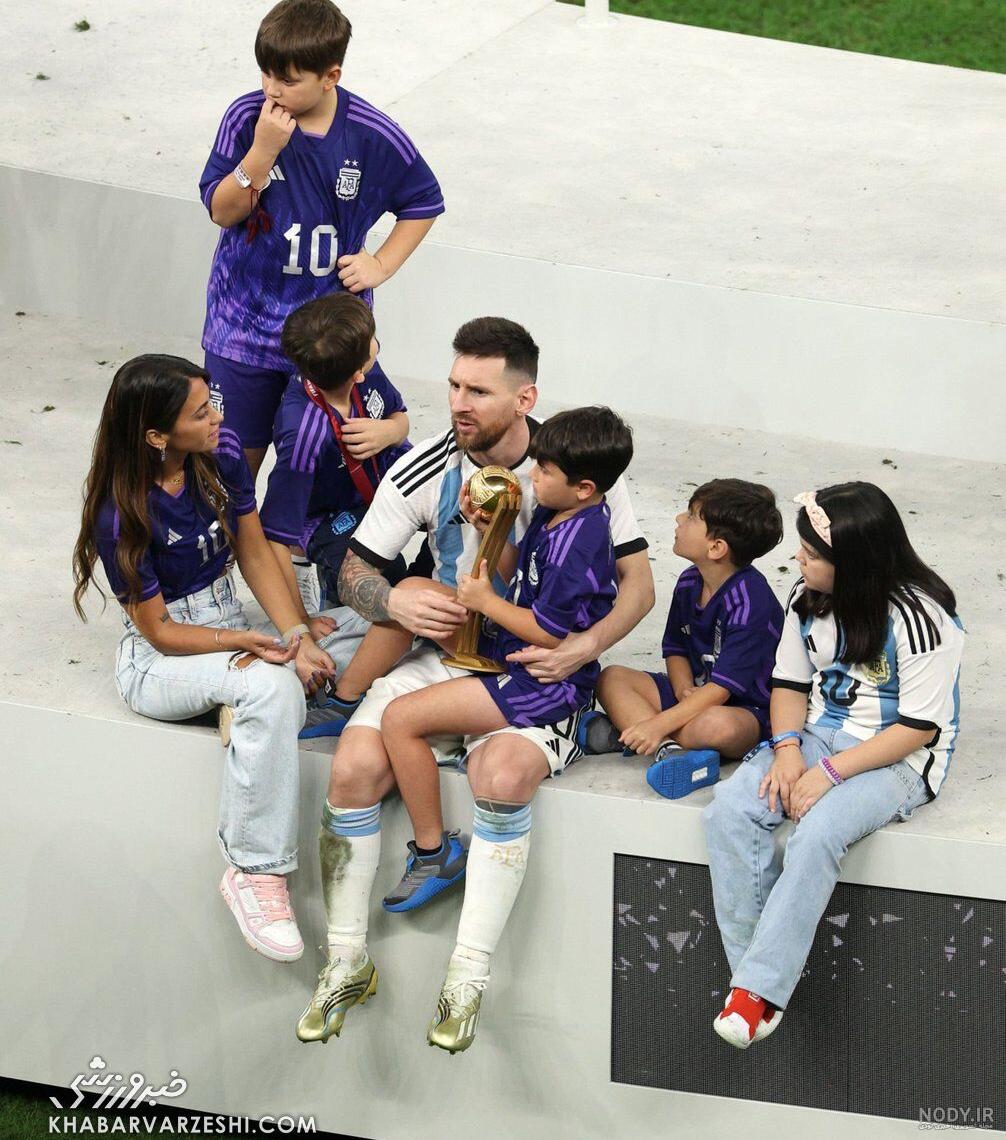 عکس مسی و همسرش در ساحل